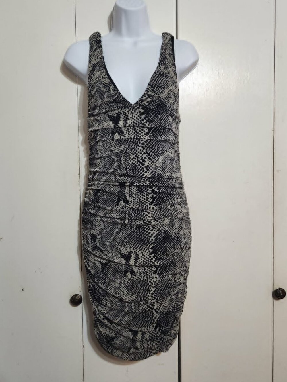 Express Dress M Medium Gray Snake Print Ruched Bodycon V-Neck Sleeveless Stretch
